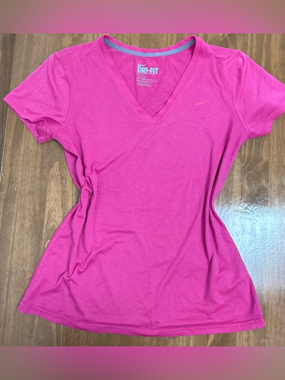 Nike Dri-FIT Women's Pink V-Neck Performance T-Shirt Size Medium